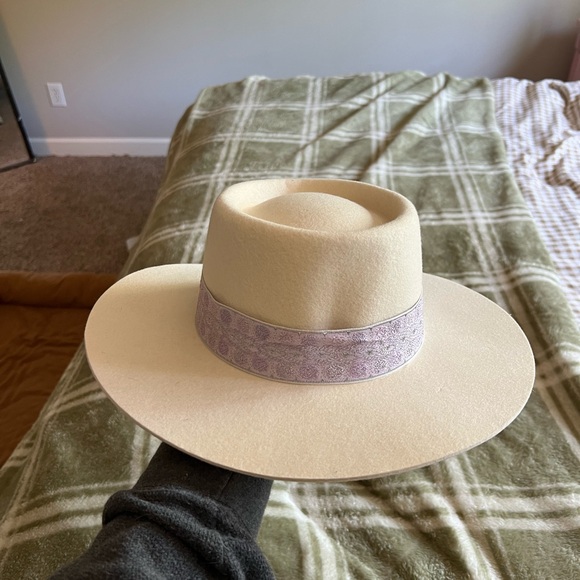 Lack of color lavender Lolita hat - Picture 1 of 4